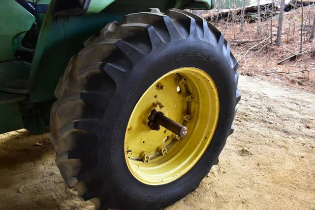 Image of John Deere 4030 equipment image 4