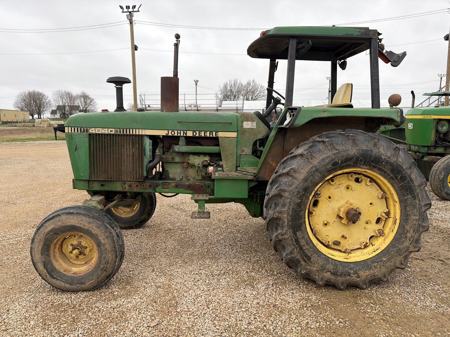 John Deere 4040 Equipment Image0