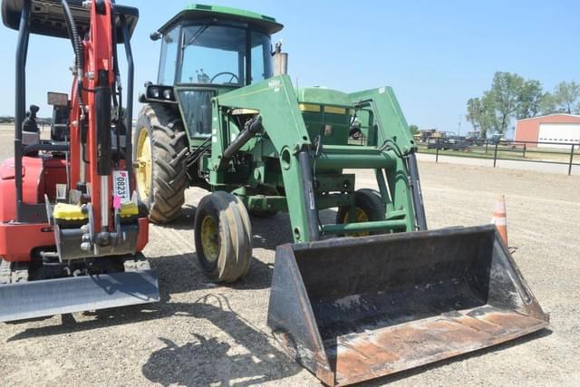 Image of John Deere 4040 equipment image 3
