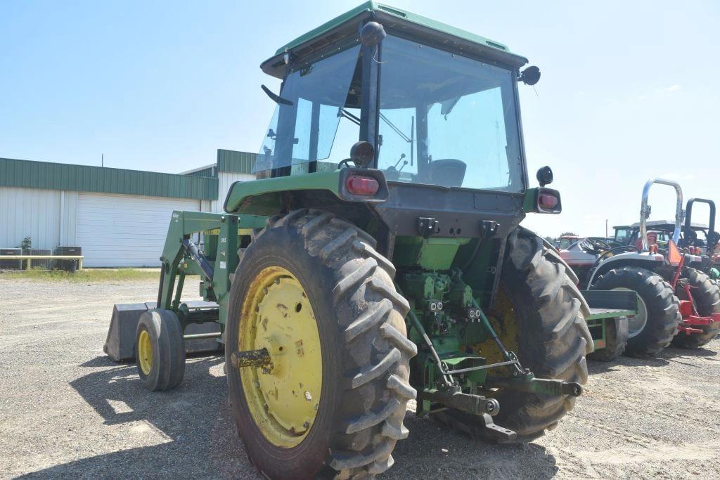Image of John Deere 4040 Primary image