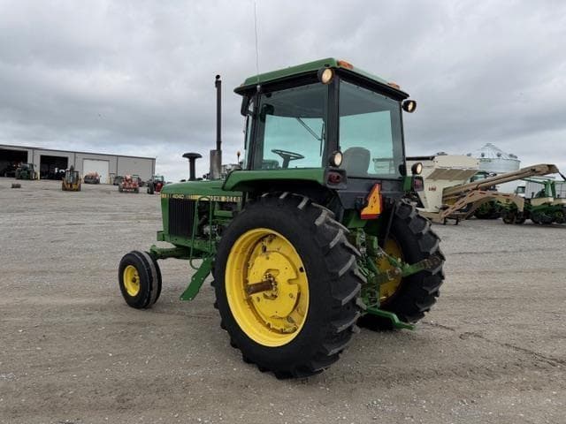 Image of John Deere 4040 equipment image 2