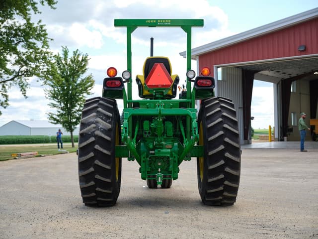 Image of John Deere 4040 equipment image 3