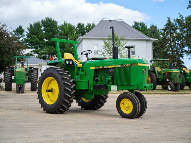 Image of John Deere 4040 equipment image 4