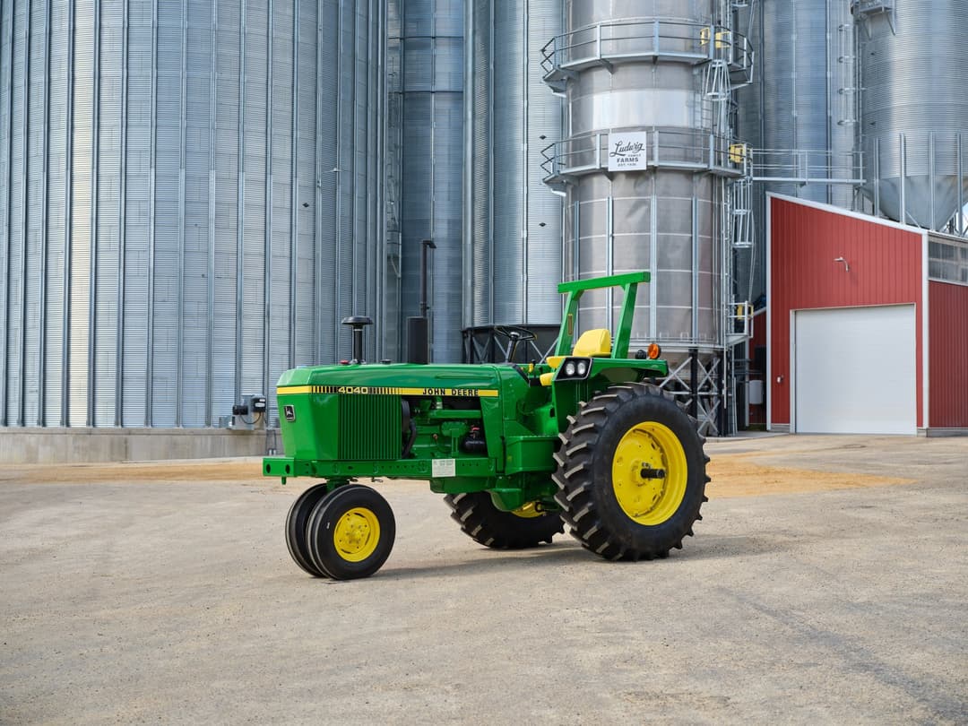 Image of John Deere 4040 Primary image