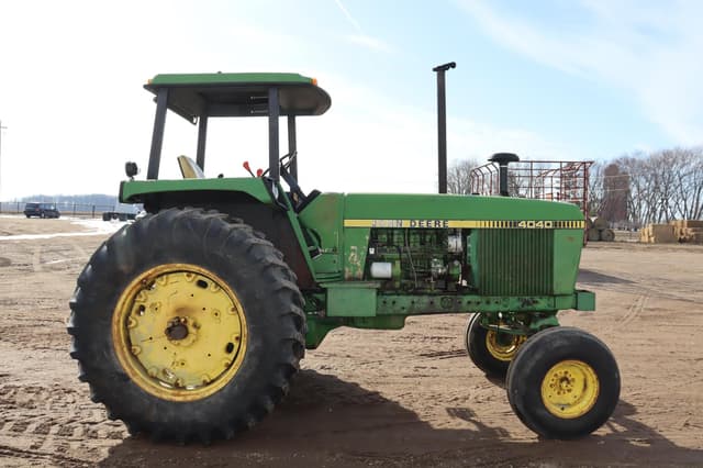 Image of John Deere 4040 equipment image 3