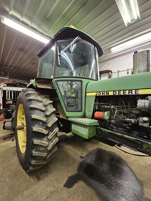 Image of John Deere 4040 equipment image 3