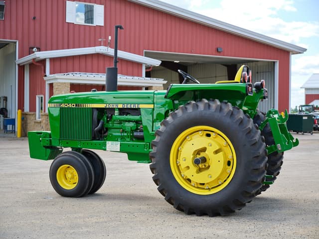 Image of John Deere 4040 equipment image 2