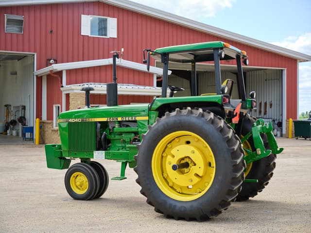 Image of John Deere 4040 equipment image 3