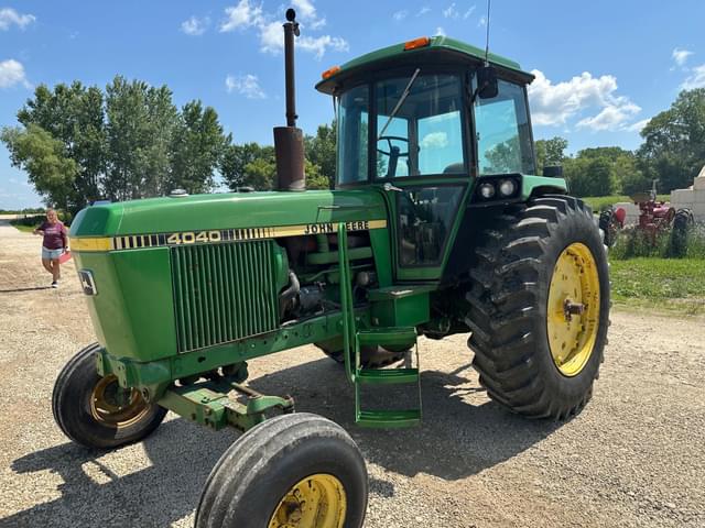 Image of John Deere 4040 equipment image 2