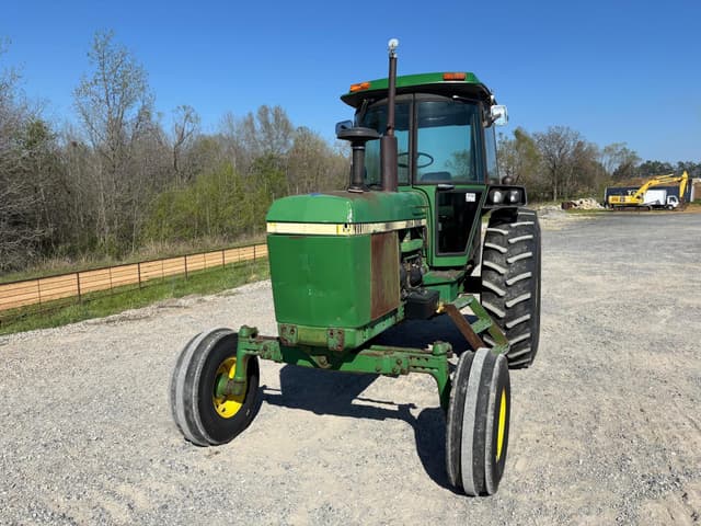 Image of John Deere 4040 equipment image 1