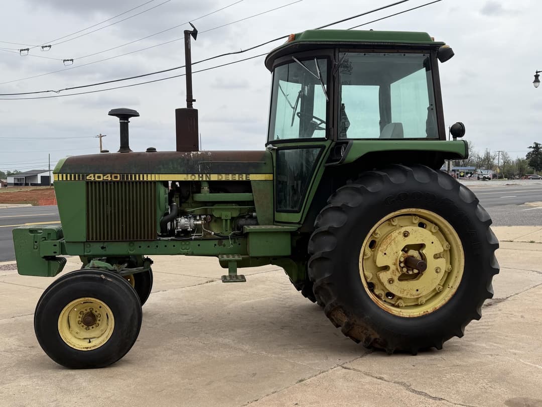 Image of John Deere 4040 Primary image