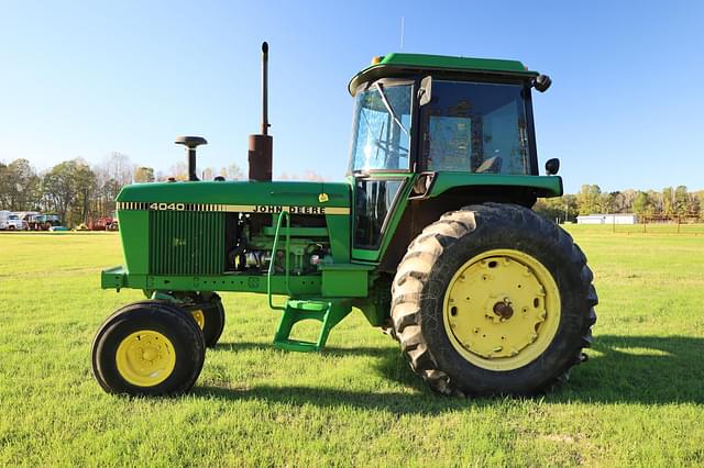 Image of John Deere 4040 equipment image 4