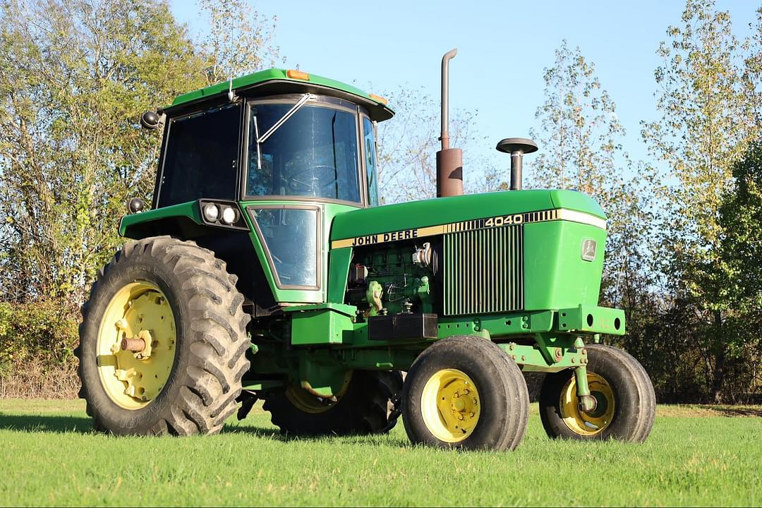 Image of John Deere 4040 Primary image