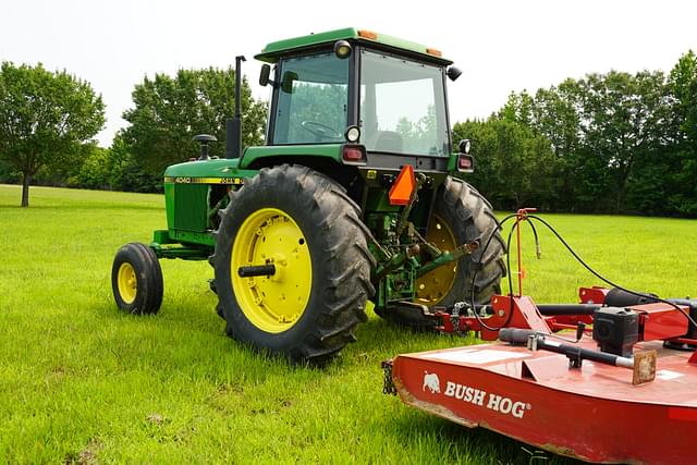 Image of John Deere 4040 equipment image 3