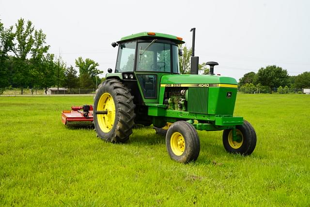 Image of John Deere 4040 equipment image 2