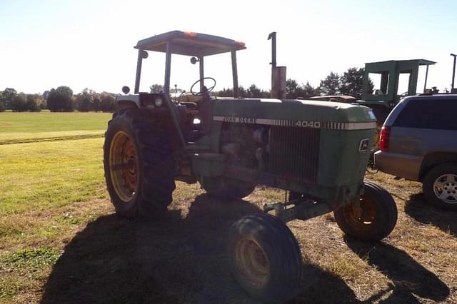 Image of John Deere 4040 equipment image 1