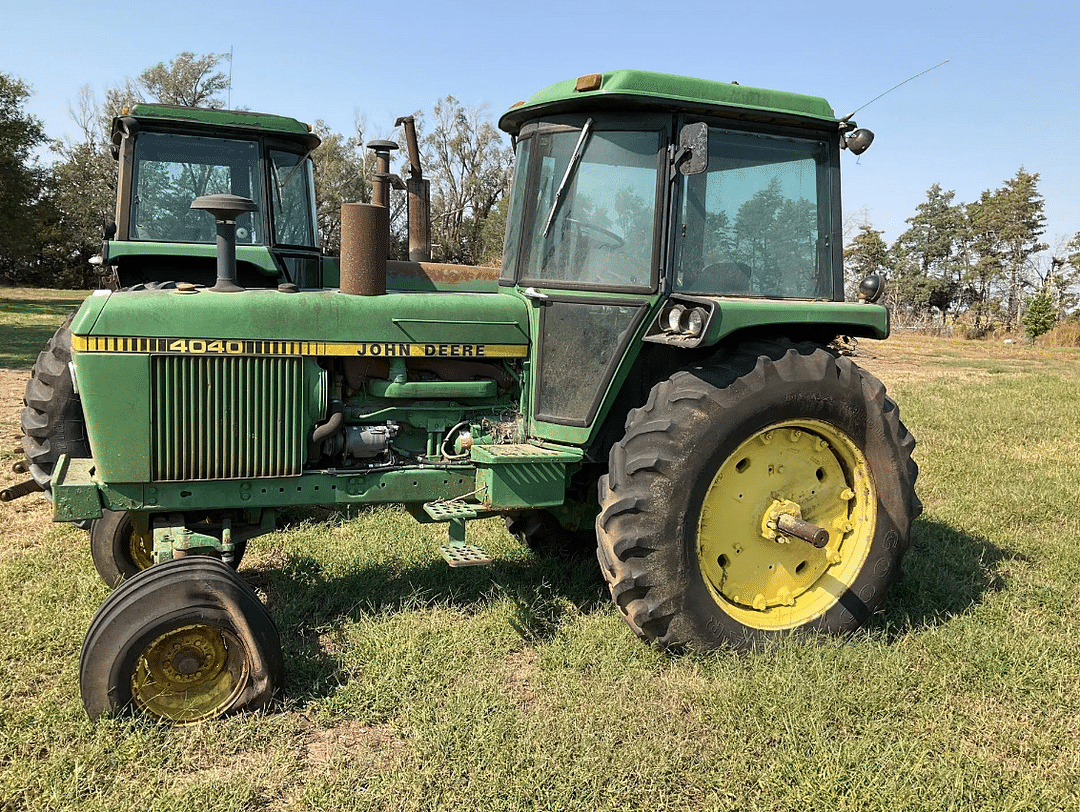 Image of John Deere 4040 Primary Image