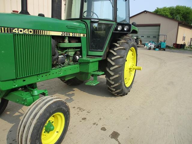 Image of John Deere 4040 equipment image 1