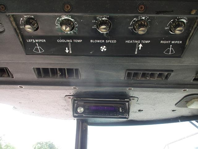 Image of John Deere 4040 equipment image 2