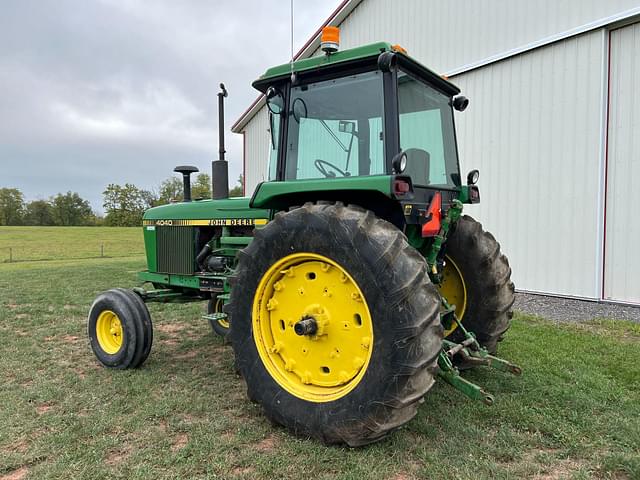 Image of John Deere 4040 equipment image 2