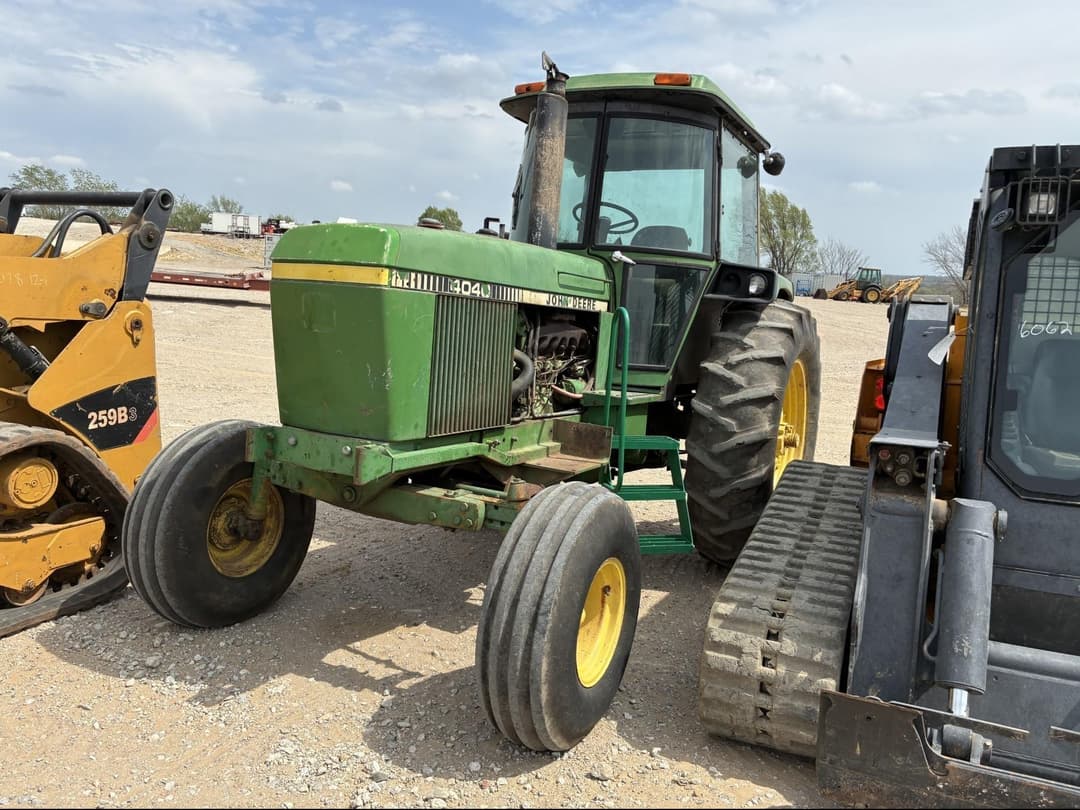 Image of John Deere 4040 Primary image