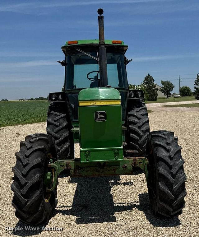Image of John Deere 4040 equipment image 1