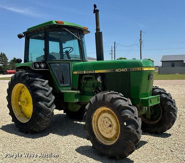 Image of John Deere 4040 equipment image 2