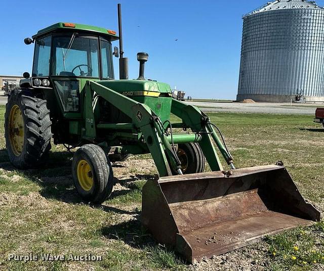 Image of John Deere 4040 equipment image 2