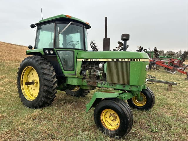 Image of John Deere 4040 equipment image 4