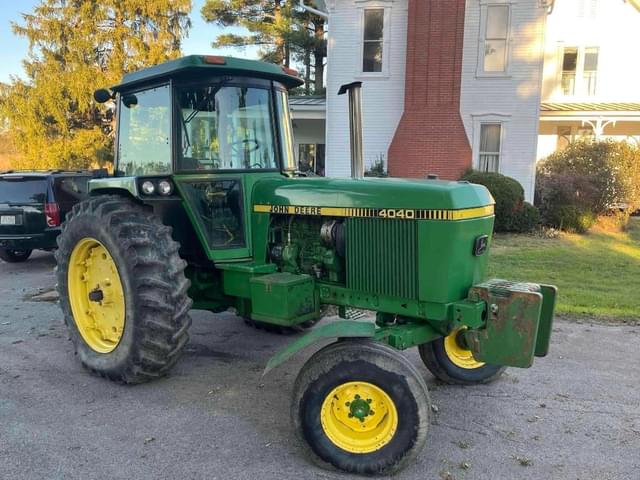 Image of John Deere 4040 equipment image 2