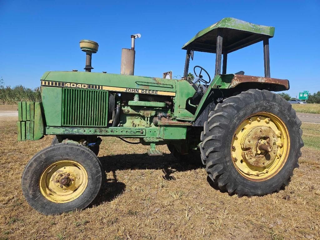 John Deere 4040 Equipment Image0