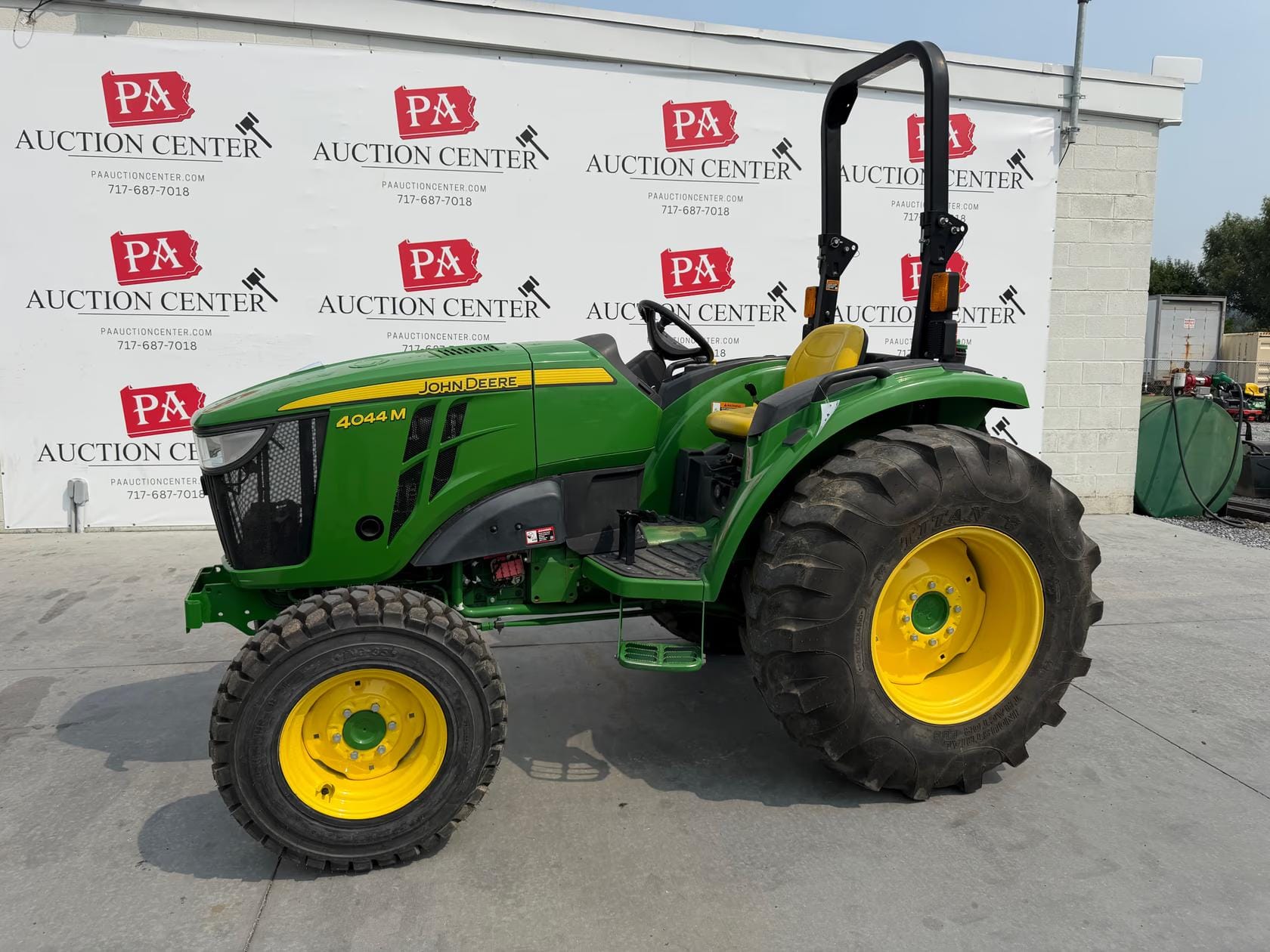 John Deere 4044M Equipment Image0