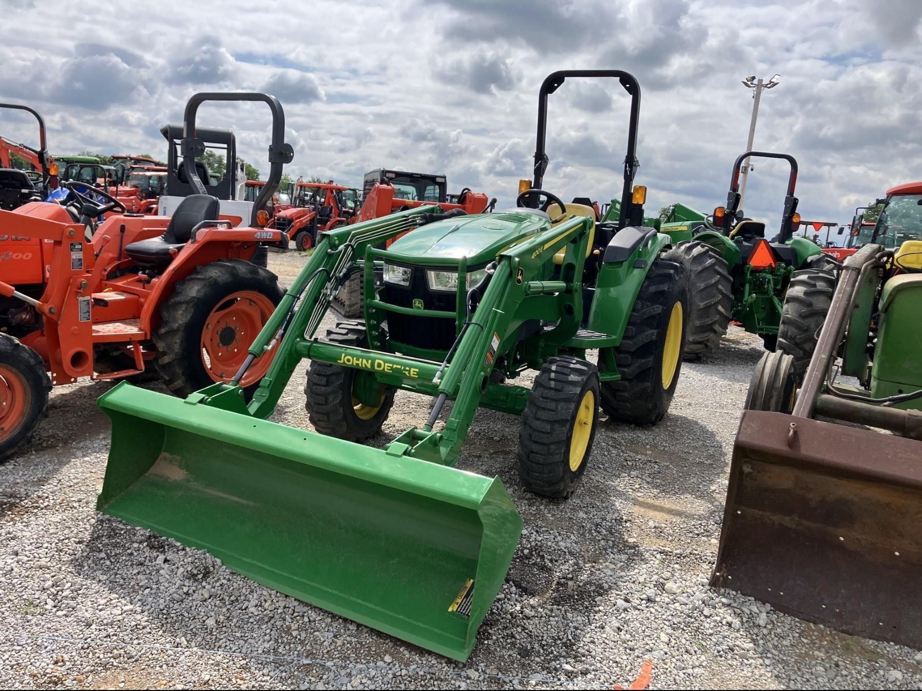 John Deere 4044M Equipment Image0