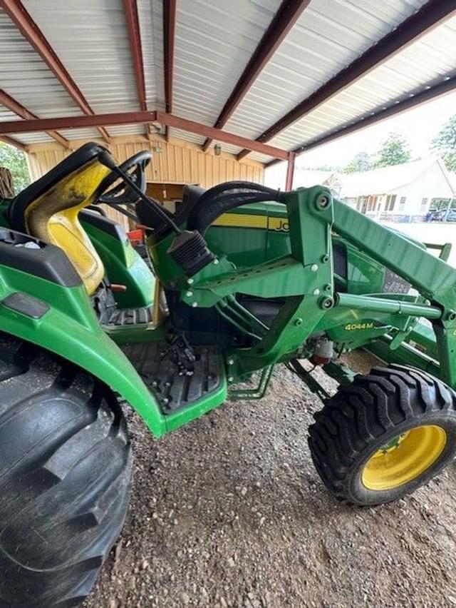 Image of John Deere 4044M equipment image 4