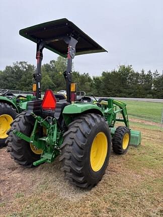 Image of John Deere 4044M equipment image 4
