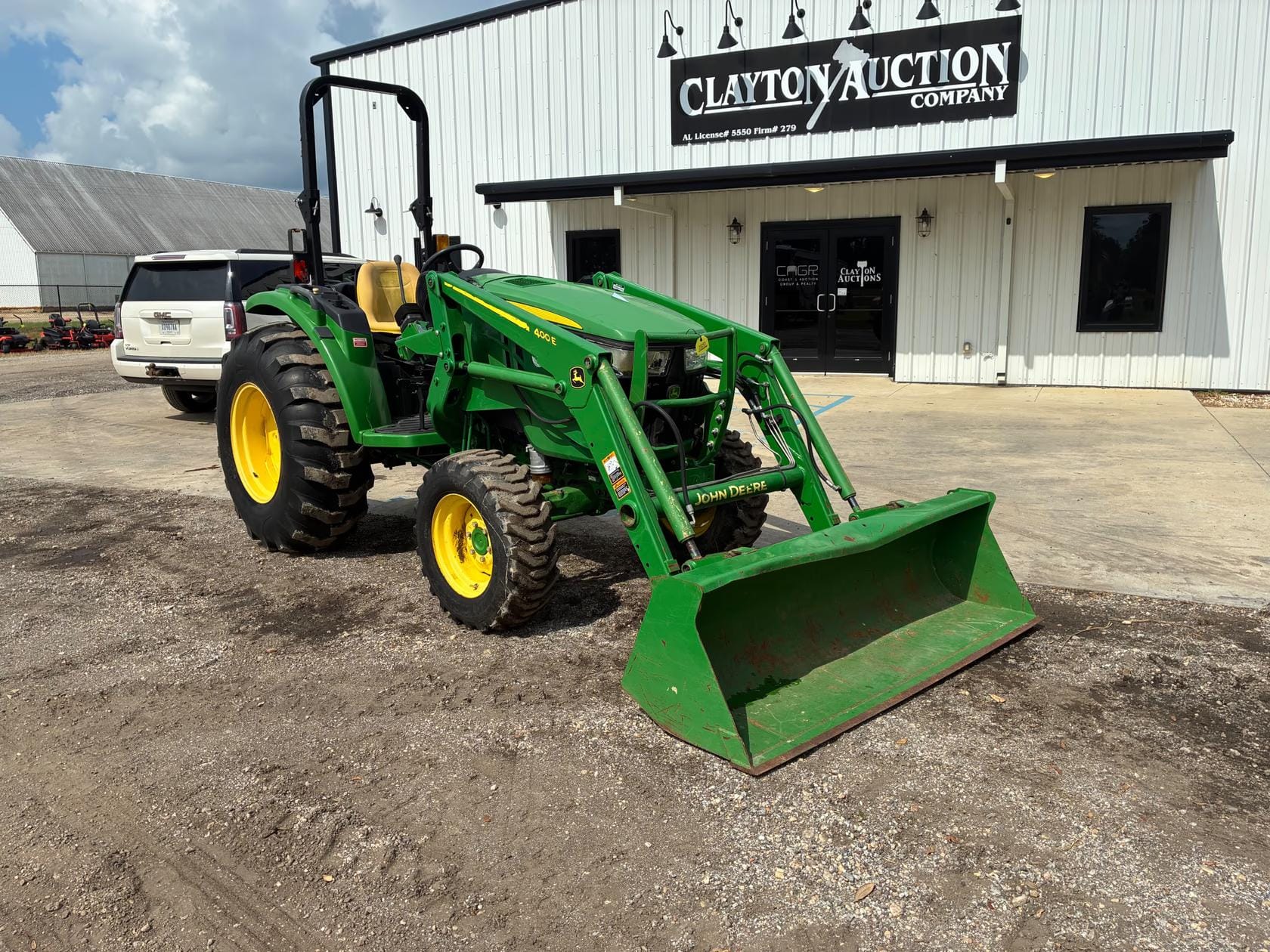 John Deere 4044M Equipment Image0