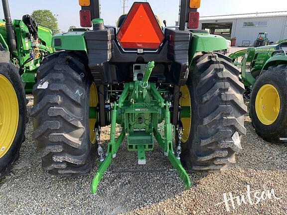 Image of John Deere 4044M equipment image 4