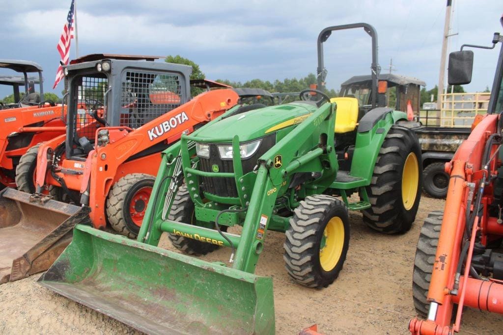 John Deere 4044M Equipment Image0