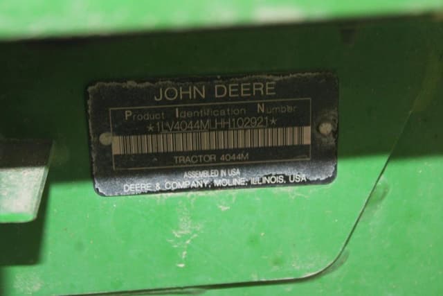 Image of John Deere 4044M equipment image 4