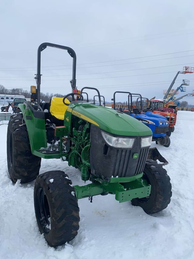 Image of John Deere 4044M equipment image 4