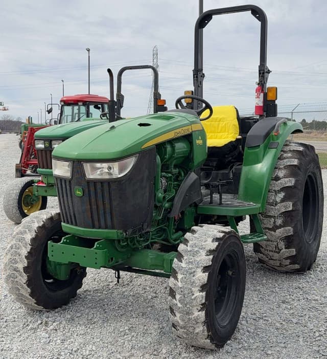 Image of John Deere 4044M equipment image 4