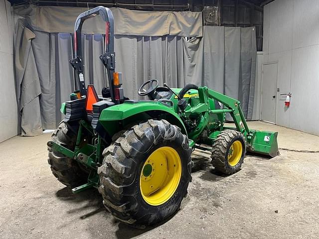 Image of John Deere 4044M equipment image 4