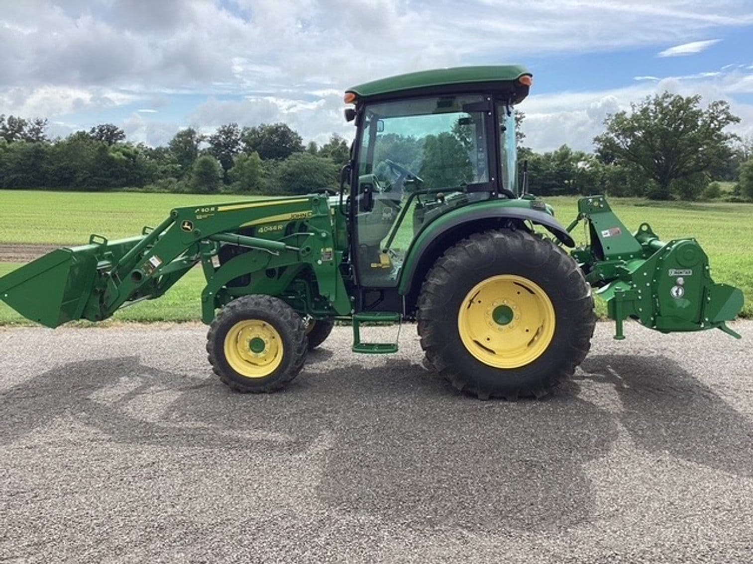 John Deere 4044R Equipment Image0