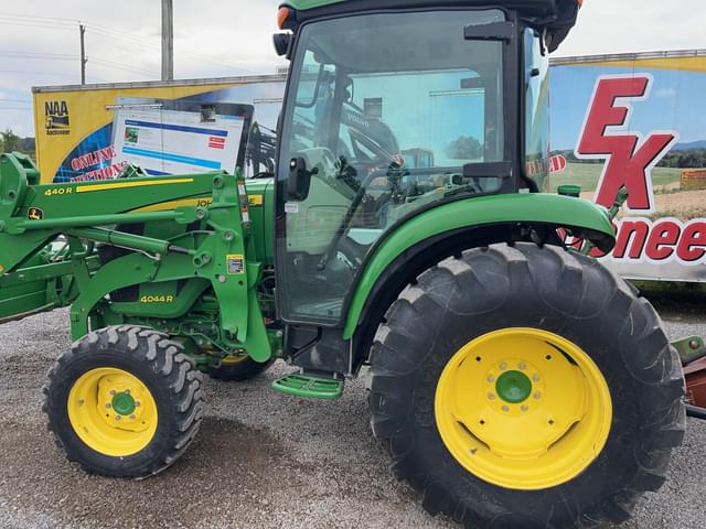 Image of John Deere 4044R equipment image 3