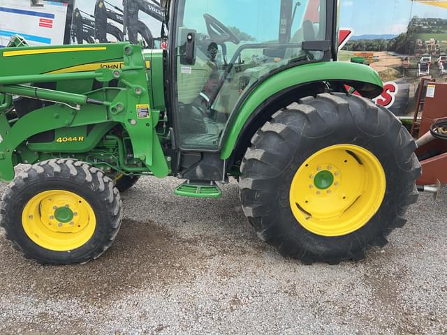 Image of John Deere 4044R equipment image 4