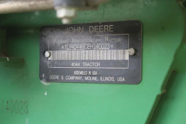 Image of John Deere 4044R equipment image 2