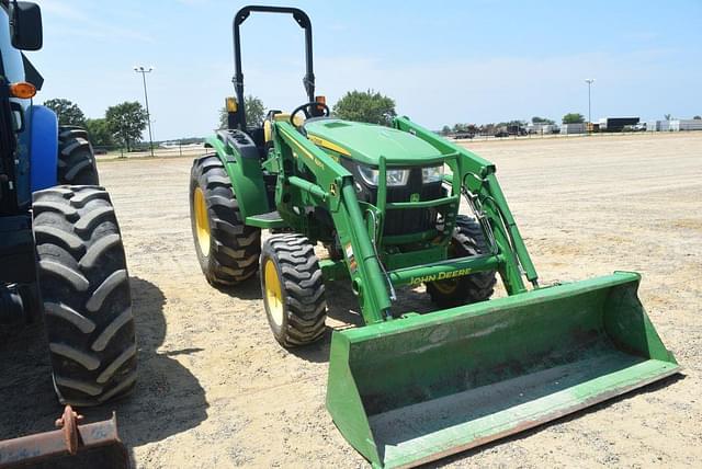 Image of John Deere 4052M equipment image 3