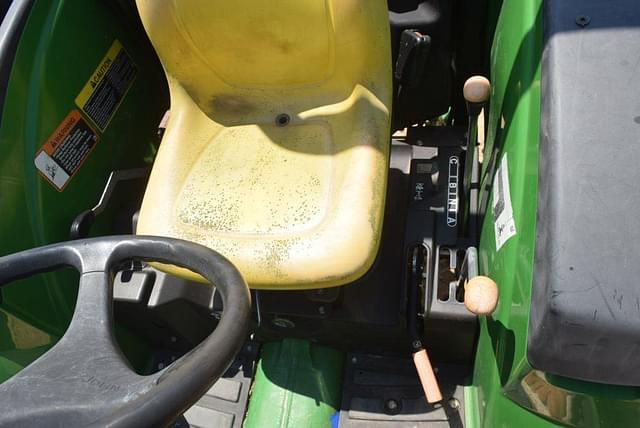 Image of John Deere 4052M equipment image 4