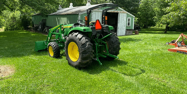 Image of John Deere 4052M equipment image 4