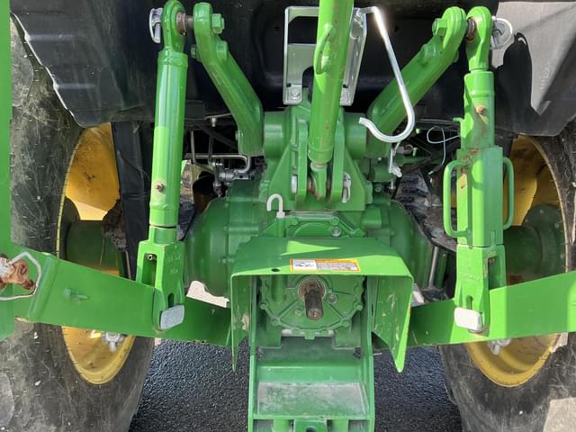 Image of John Deere 4052M equipment image 4